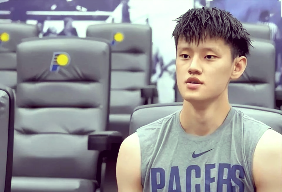 开云棋牌-北京首钢发布备战花絮；今夜临场应变；德甲任务艰巨；身体对抗强度拉满-开云棋牌